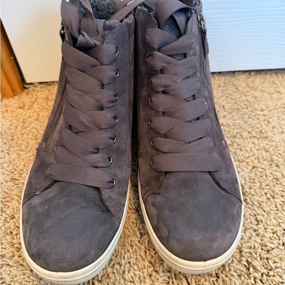 Ecco Women's Gray High-Top Sneakers